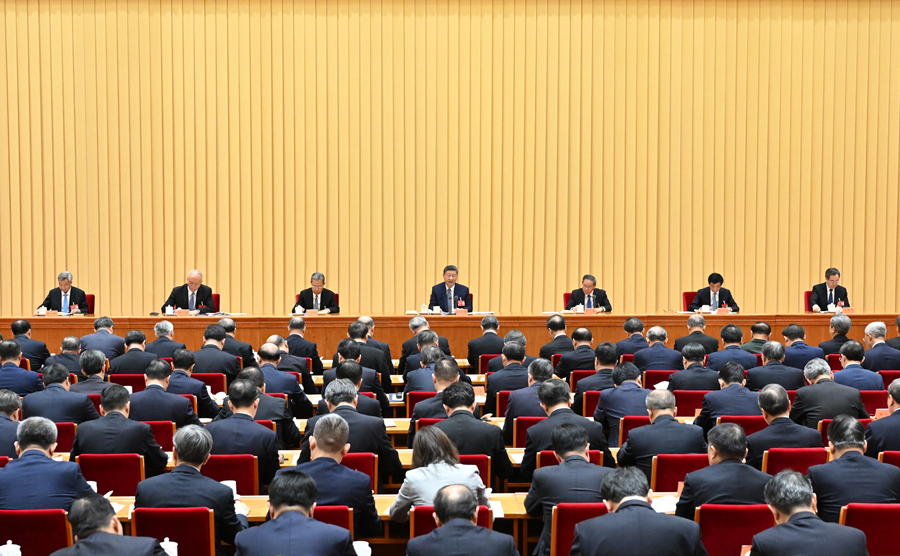 　　12月10日至11日，中央經濟工作會議在北京舉行。中共中央總書記、國家主席、中央軍委主席習近平出席會議并發表重要講話。李強、趙樂際、王滬寧、蔡奇、丁薛祥、李希出席會議。